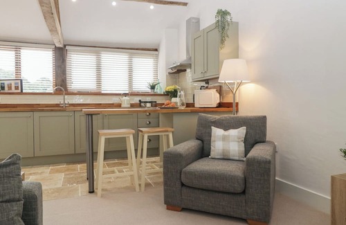 Ross-on-Wye Cabaña | THE OLD CART SHED, romantic, character holiday cottage in Gorsley