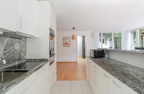 Hirslanden Apartamento | Blueground | Hirslanden, balcony, nr Zürich Lake