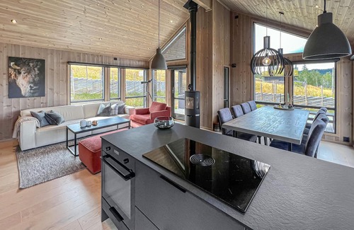 Skeikampen Casa | Cozy home in Svingvoll with house a mountain view