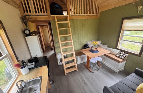 Willsboro Cabina | Rustic ADK cabin off grid with electric option