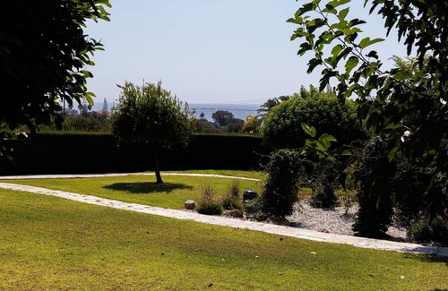 Pentakomo Apartamento | Eupnea | Studio Apartment, Art by PraXis Apartments