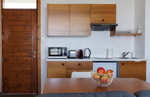 Pentakomo Apartamento | Eurythmia | One-Bedroom Apartment, Art by PraXis Apartments