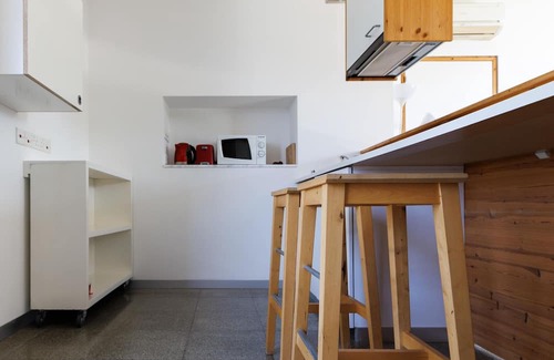 Pentakomo Apartamento | Eunoia | One-Bedroom Apartment, Art by PraXis Apartments