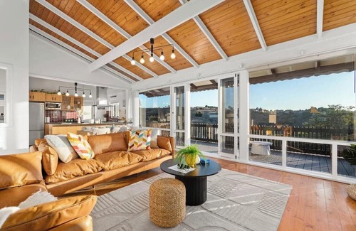 Bedford Park Casa | Captivating Vista Retreat Exquisite Holiday Haven
