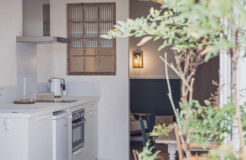La Bastide-Clairence Cama Y Desayuno | Guest Room 'Maison Perbos 1556 - Cancha' with Shared Pool, Wi-Fi and Air Conditioning