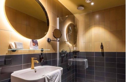 Kralingen-Crooswijk Hotel | Modern Comfort in Rotterdam Near Shops, Nightlife & Cultural Sights - 4 Units