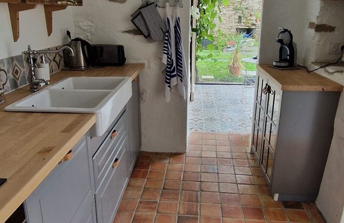 Blaison-Saint-Sulpice Casa | Country house La Berlotte village of Blaison Gohier