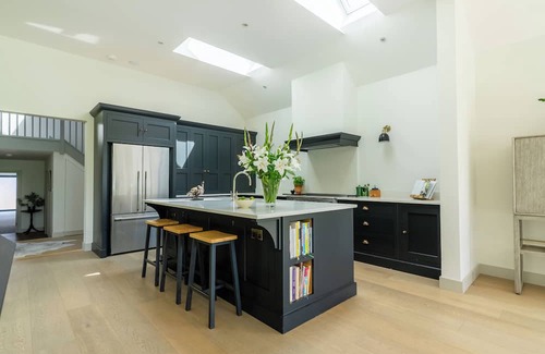 South Cadbury Casa | Luxury, architect designed 7 bedroom barn conversion in idyllic rural setting.