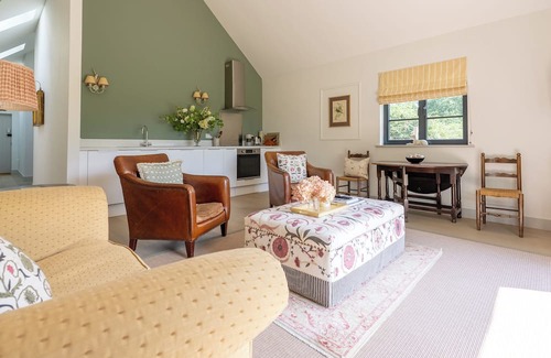 South Cadbury Casa | Luxury, architect designed 7 bedroom barn conversion in idyllic rural setting.