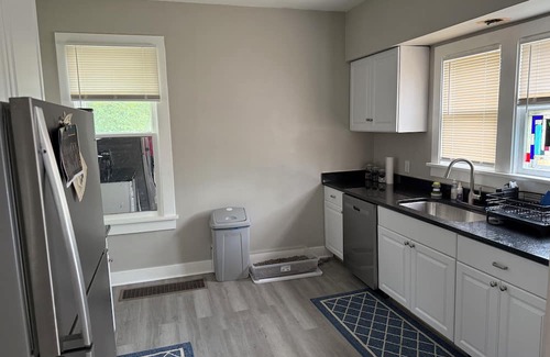Michigan City Casa | Lovely 2-bedroom house with AC in Michigan City