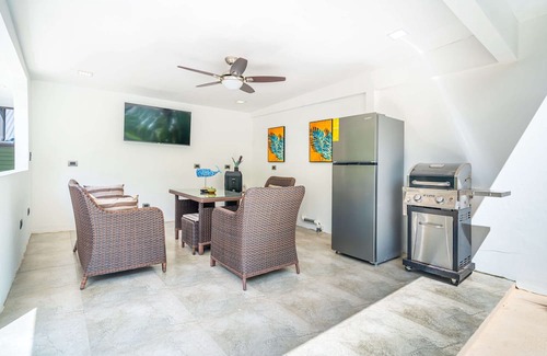Golfito Casa | Golfito Luxury + Privacy-Located less than 5 minutes from the airport, grocery stores