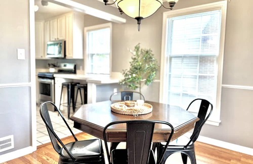 Flint Casa | Welcoming 3-bedroom house with AC in Flint. Pet and family friendly!