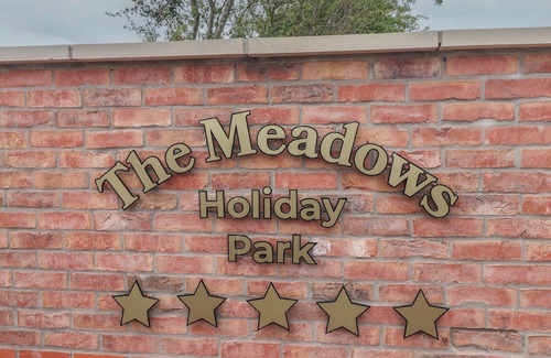 Great Hatfield Cabaña | MEADOWS PARK 2, family friendly, with hot tub in Hornsea