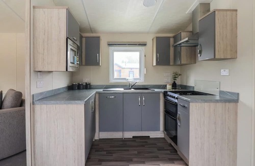 Great Hatfield Cabaña | MEADOWS PARK 4, family friendly, with hot tub in Hornsea