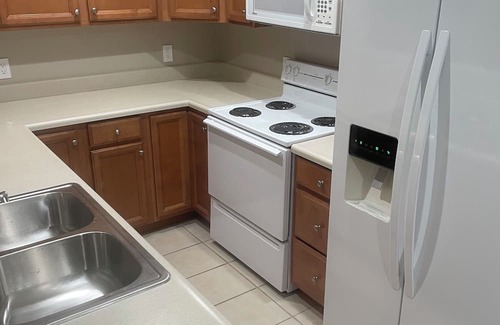 Auburn Casa | Cozy “Cord” 2-bedroom house with AC and a garage in Auburn
