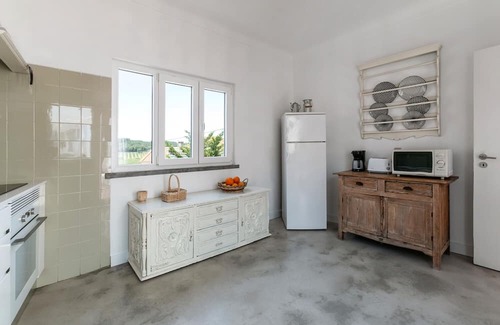 Cadaval Cabaña | Cottage 'Casa Das Alfazemas' with Shared Pool, Private Terrace and Wi-Fi