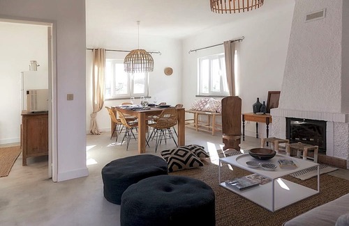Cadaval Cabaña | Cottage 'Casa Das Alfazemas' with Shared Pool, Private Terrace and Wi-Fi