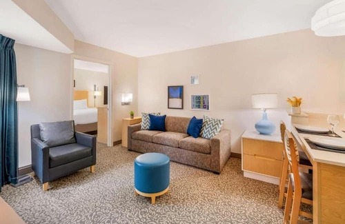 Arrowood Hotel | 3 Quiet Suites Ideal for Business Stays or Getaways Close to Major Attractions