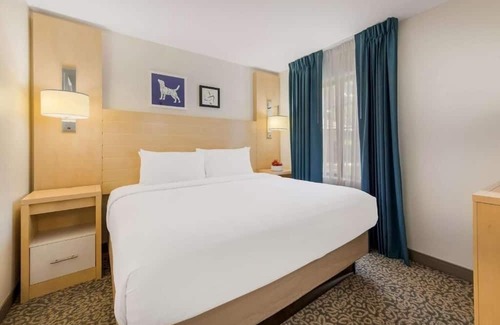 Arrowood Hotel | 3 Quiet Suites Ideal for Business Stays or Getaways Close to Major Attractions