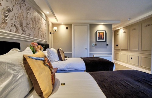 Tyndrum Hotel | Tranquil Tyndrum Retreat with Scenic Walks and Wildlife Watching