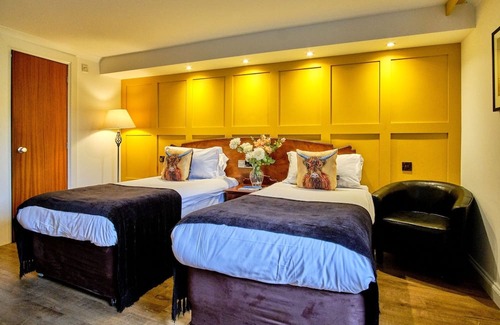 Tyndrum Hotel | Tranquil Tyndrum Retreat with Scenic Walks and Wildlife Watching