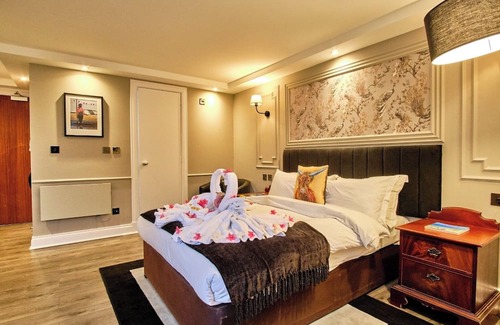 Tyndrum Hotel | Serene Highland Stay + Breakfast, Games & Gardens by Loch Lomond Park Trails