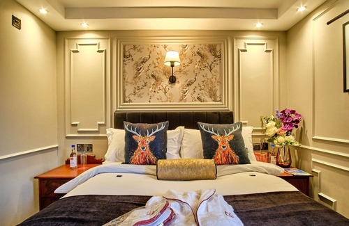 Tyndrum Hotel | Tranquil Highland Hotel w/Breakfast, Gardens & Indoor Games near National Park