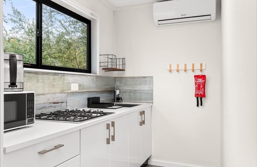 Bomaderry Apartamento | Bright 1-Bed Apartment with Garden Views