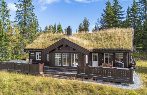 Nord-Aurdal Cabina | Spacious Family Cabin with Jacuzzi