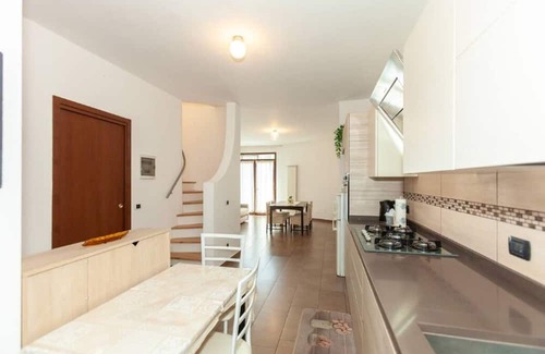 Cesate Cabaña | Villa luminosa con balcone e jacuzzi, zona Milano
