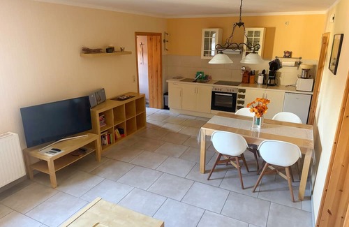 Rostock Apartamento | Charming vacation apartment near the Baltic Sea - large garden, relaxed/green, cozy.