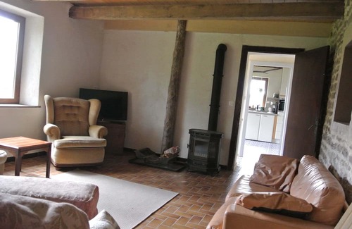 Claudon Otro | Spacious cozy and pet friendly Gîte (6pers with 3 bdrms/2 baths/3 toilets).