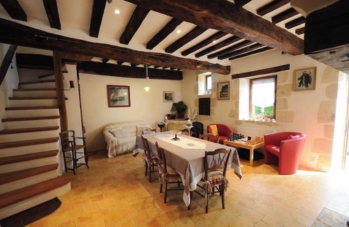 Saint-Germain-des-Grois Cama Y Desayuno | Lovely Perche house with tastefully furnished interior. Cosy bedrooms.