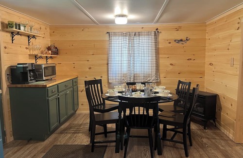 East Hickory Casa | Trout View Cottage-Creekside fire pit, 2 bedrooms Sleeps 6 near ANF fun!