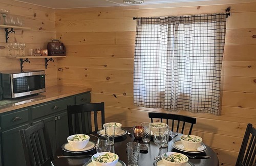 East Hickory Casa | Trout View Cottage-Creekside fire pit, 2 bedrooms Sleeps 6 near ANF fun!