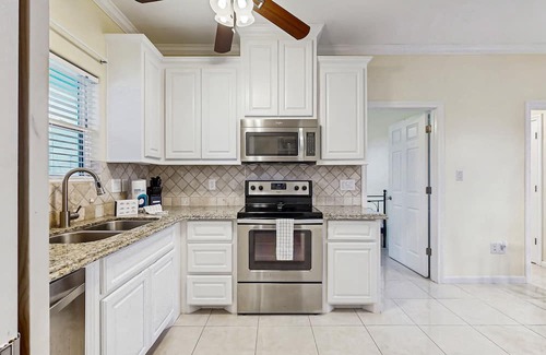 Port Bolivar Casa | Gilchrist 3BR | Hot Tub, Boat Ramp & Canal/Bay/Beach Views!