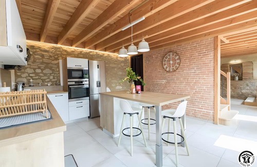 Caraman Casa | Holiday Home 'Les Echaunes' with Private Terrace, Wi-Fi and Air Conditioning