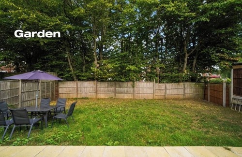 Fryent Apartamento | Modern 3 Bed room Apartment with 4 Beds and 2 Full Bathrooms - Sleeps 6