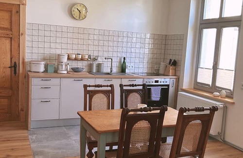 Uecker-Randow Apartamento | Beautiful large apartment in Kaiserhof Schwennenz with large plot of land