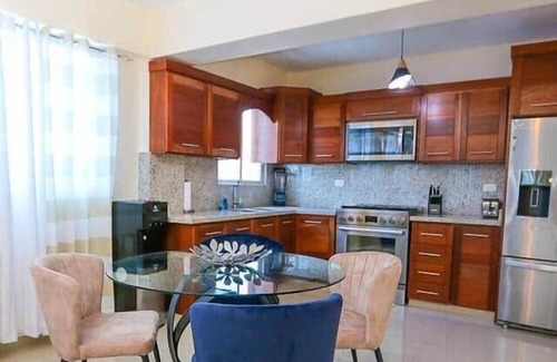 San Cristobal Apartamento | Beautiful 2Bd/2bath apt W. AC, Garage & roof top