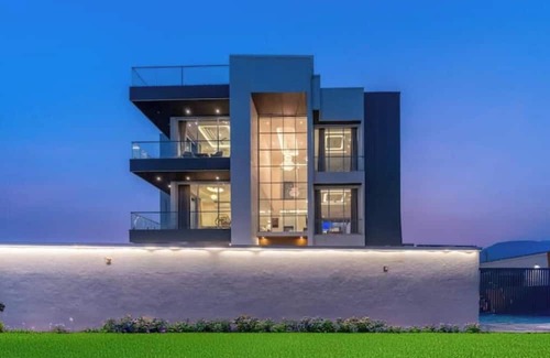 Talegaon Dabhade Villa | 5BHK Delight -Mountain View/Steam Room, Pool table