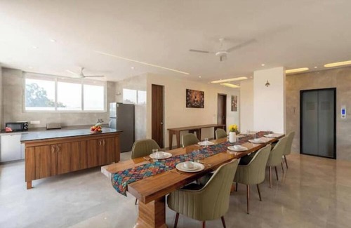 Talegaon Dabhade Villa | 5BHK Delight -Mountain View/Steam Room, Pool table