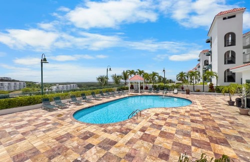 Guzman Abajo Apartamento | Sunny Rio Mar Escape W/Balcony, Beach & Pool
