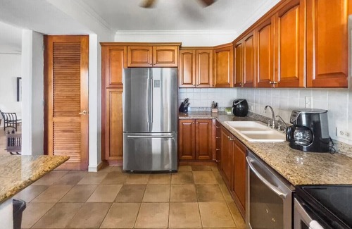 Guzman Abajo Apartamento | Sunny Rio Mar Escape W/Balcony, Beach & Pool