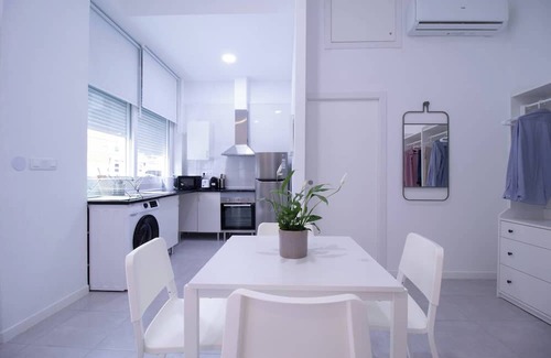 Trinitat Apartamento | Viveros 1 by Concept Flats