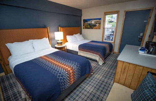Mammoth Lakes Hotel | Pet-Friendly Alpine Escape with Kitchen Near Trails & Mammoth Mountain