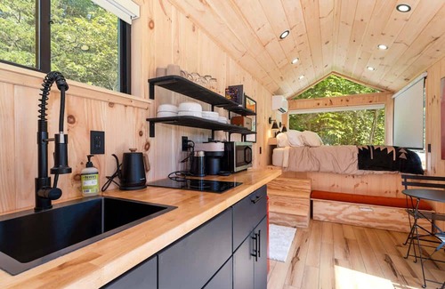 Sullivan Cabina | Vesta Nook-Cabin w/Shower, Queen Bed & pullout sofa