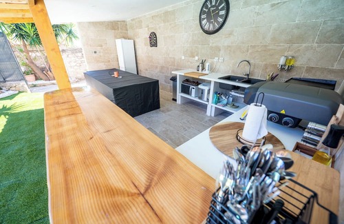 14th Arrondissement Villa | Villa celesto private pool and jacuzzi in marseille