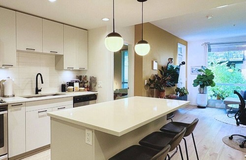 North Vancouver Condominio | North Vancouver Winter Retreat | Ski, Work & Relax