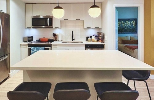 North Vancouver Condominio | North Vancouver Winter Retreat | Ski, Work & Relax